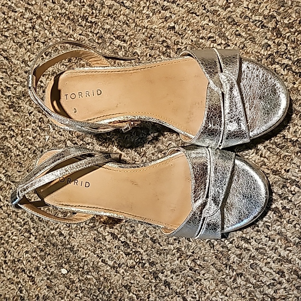 Torrid Sz 9 WW wedge heels